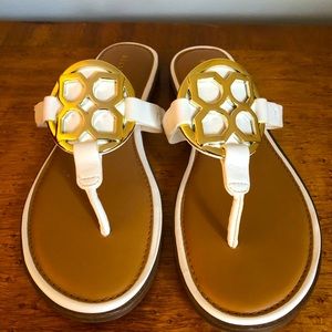 Kelly & Katie Thong Sandals Size 8